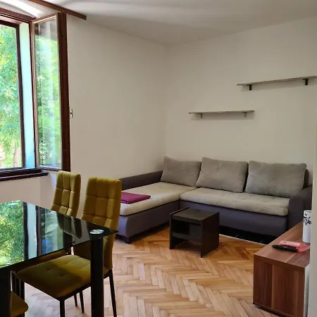 Se-na Apartment