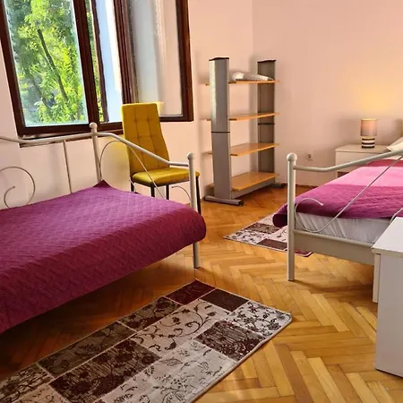 Se-na Apartment