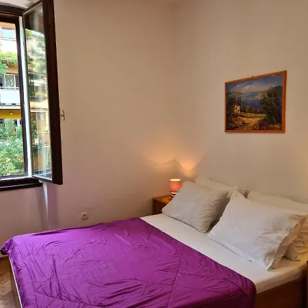 Se-na Apartment *
